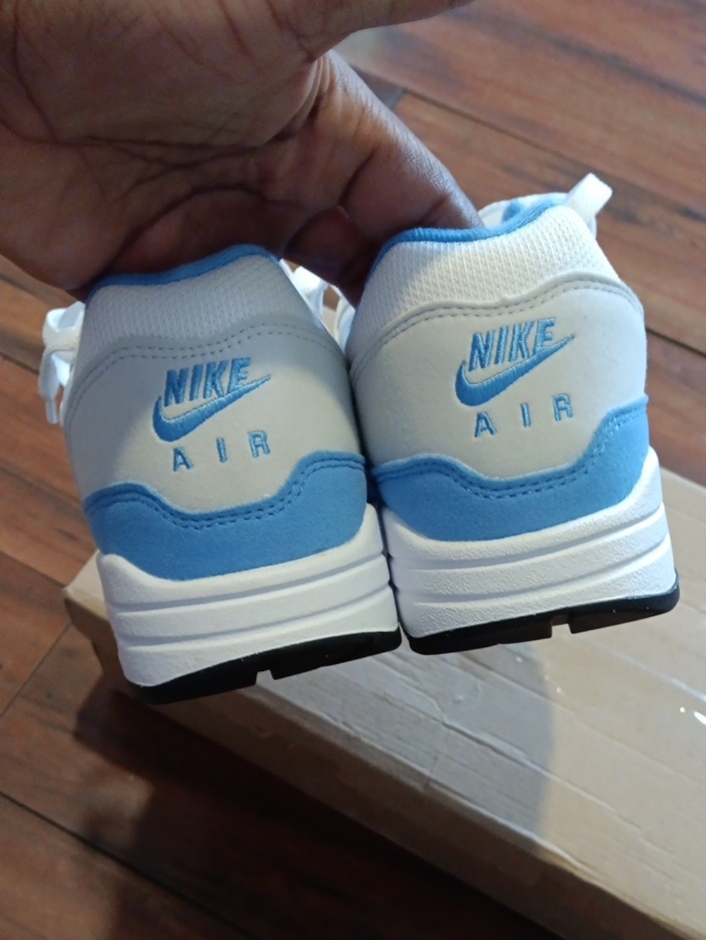 UNIVERSITY BLUE NIKE AIR MAX 1 - Picture 3 of 5
